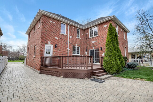 Building Photo - 8105 N Oconto Ave