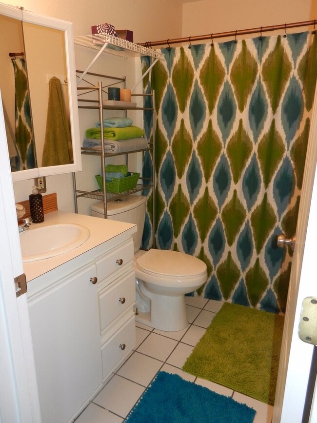 Building Photo - 2 Bedroom 1 Bathroom Duplex in Bellingham
