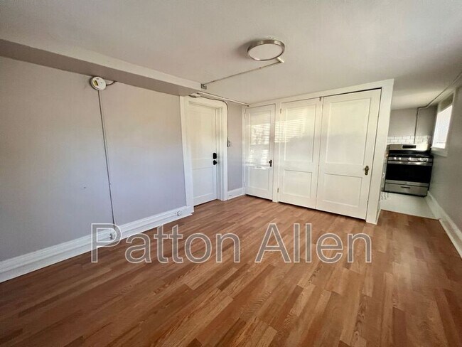 Building Photo - 205 Hillside St