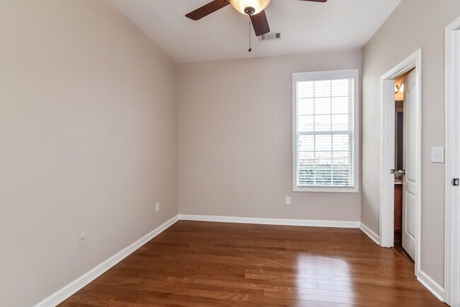 Building Photo - 2701 Sedgeview Ln NE