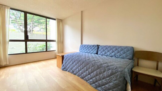 Building Photo - 3138 Waialae Ave