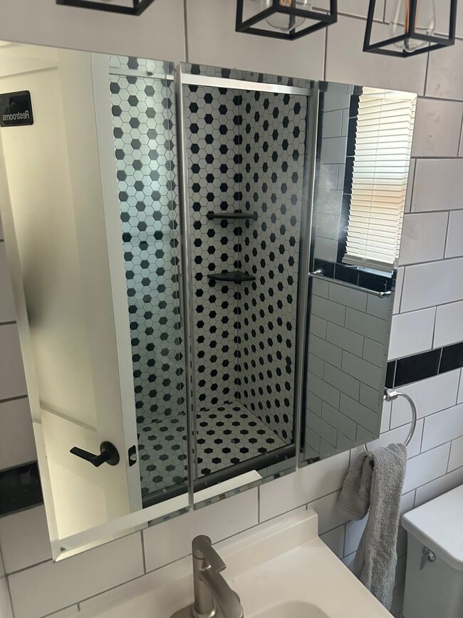 Building Photo - 4407 Rosemont Ave