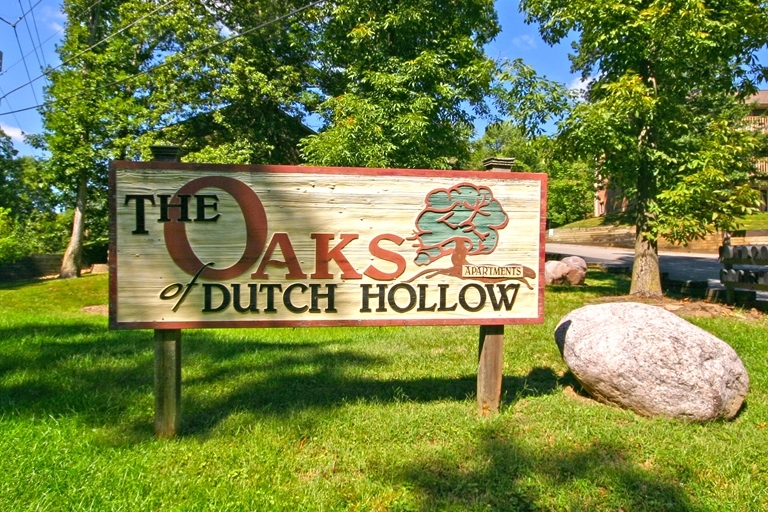 Primary Photo - Oaks Of Dutch Hollow