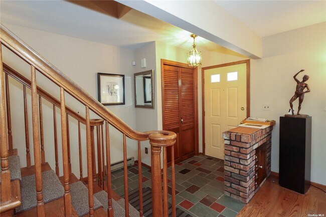 Building Photo - 17 Dawes Ave