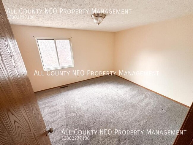 Building Photo - 217 Plum St N