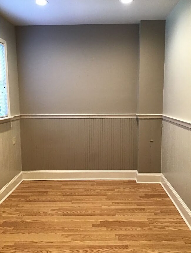 Building Photo - 134 E Queen St