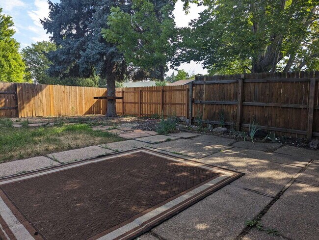 Building Photo - Charming Ranch in North Longmont!!!