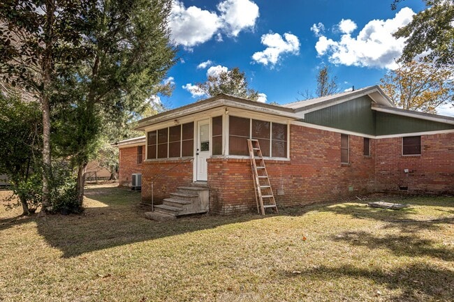Building Photo - Home for Rent on the Bayou