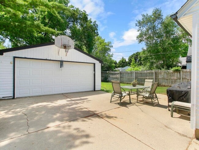 Building Photo - 4 Bedroom Cape Cod with Large Partially Fenced Yard