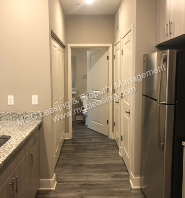 Building Photo - 1 Bedroom Luxury Apartment in the Northland of KCMO