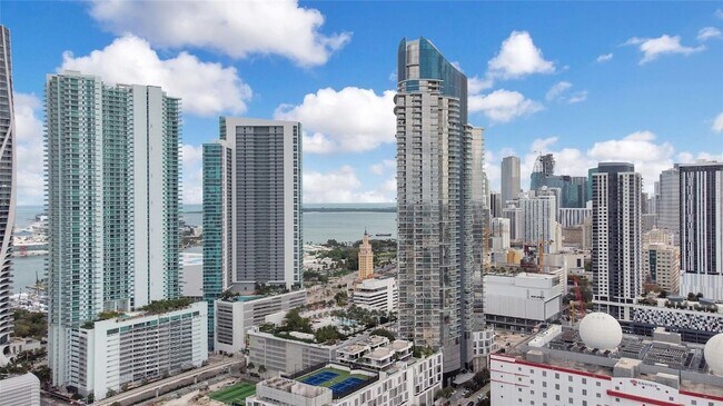 Building Photo - 851 NE 1st Ave