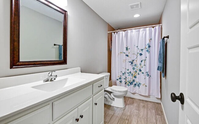 Building Photo - 4 BR/3BA | Newly Renovated Single Family Home | 3-Car Covered Parking | Back Deck
