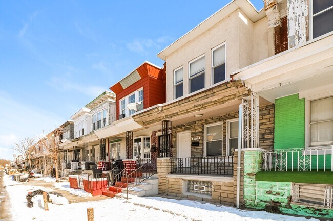 Building Photo - 4935 N Franklin St