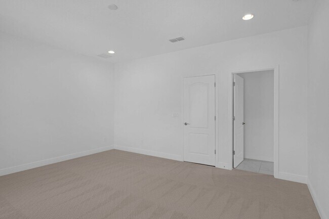 Building Photo - Gorgeous 4 bedroom/3.5 bath estate home fo...
