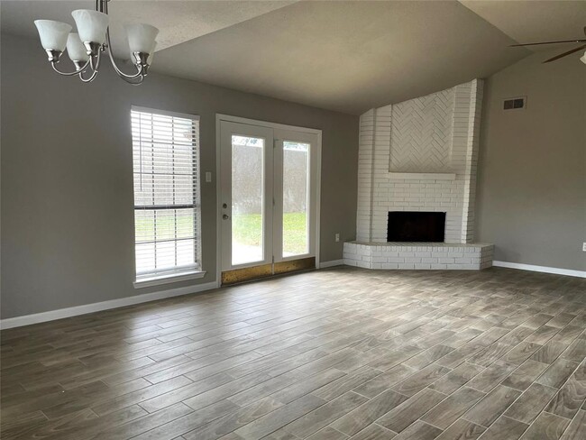 Building Photo - 3310 Boxelder Dr