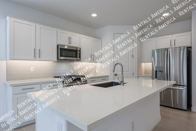 Building Photo - 16911 W Siesta Wy