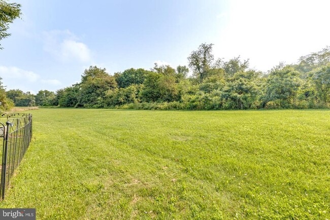 Building Photo - 6204 Red Haven Dr