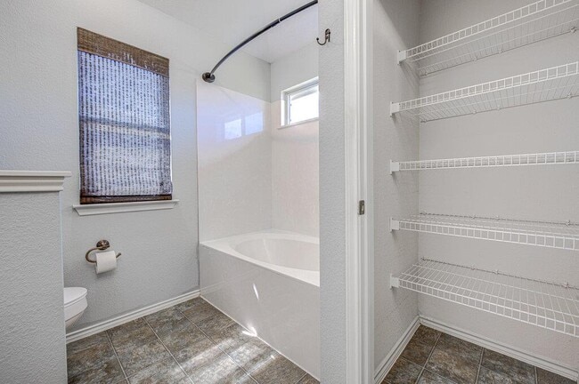 Building Photo - 1111 Whitley Dr