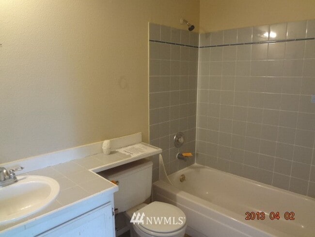 Building Photo - Spacious Condo in Renton