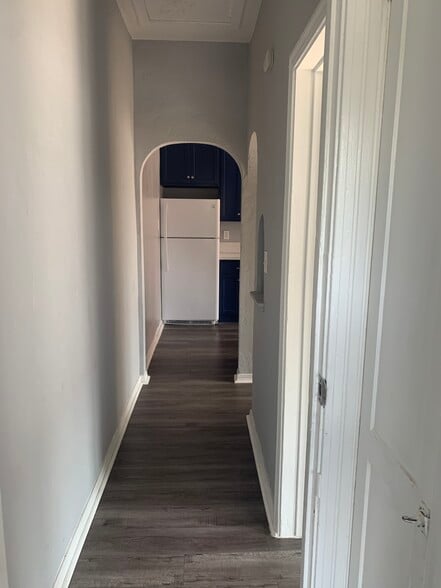 Building Photo - 2322 1/2 E 2nd St