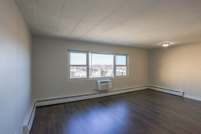 Building Photo - 7301 N Ridge Blvd