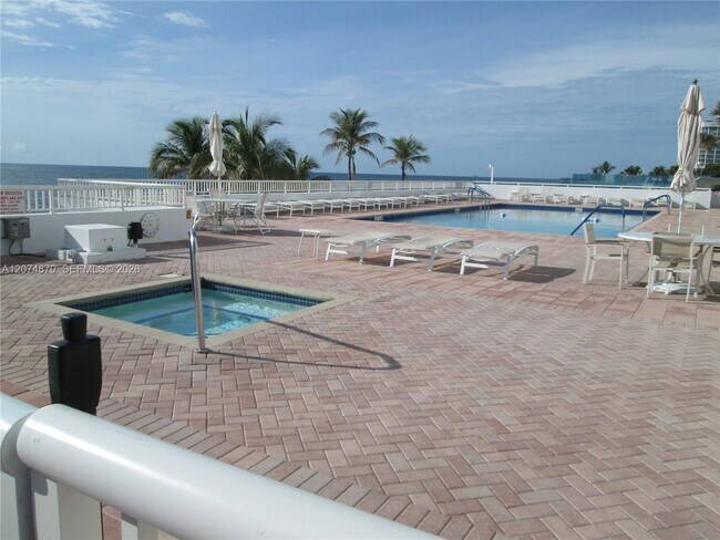 Building Photo - 1370 S Ocean Blvd