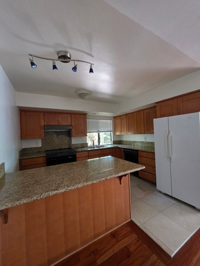 Building Photo - La Jolla Two Story Condo UTC