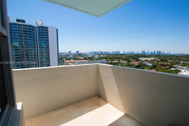 Building Photo - 2899 Collins Ave