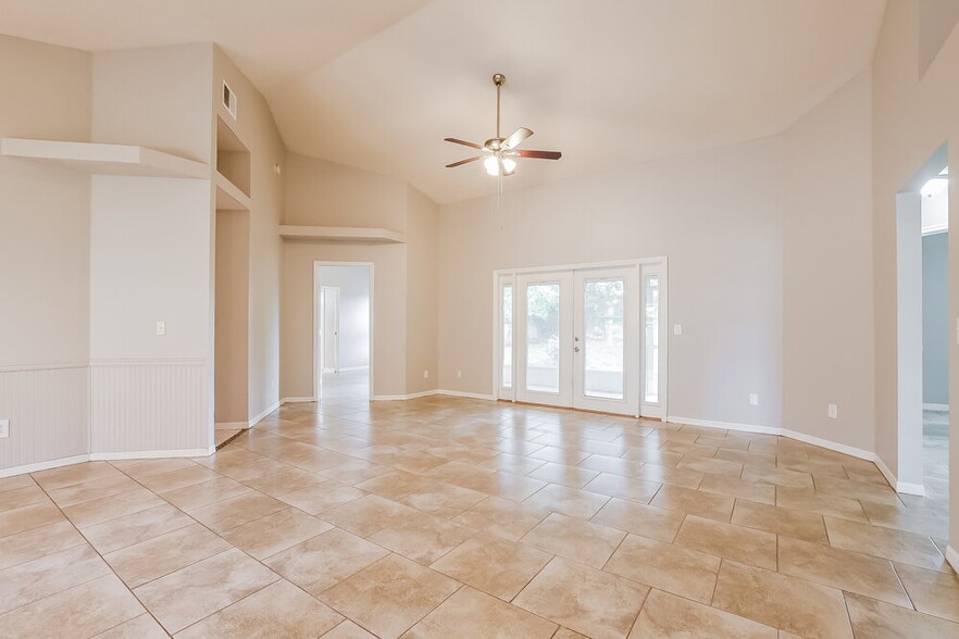Building Photo - 2523 Dovetail Dr