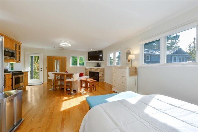 Building Photo - 60 Corto Ln