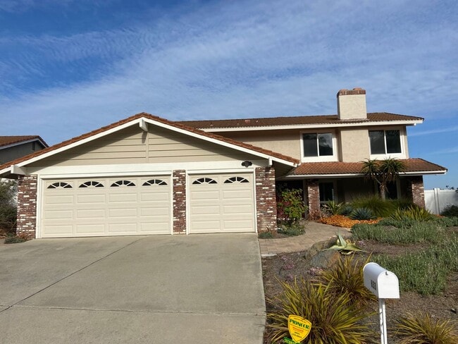 Building Photo - Updated 5 Bed, 3 Bath in Lomas Santa Fe Hi...