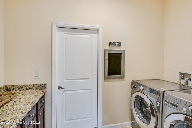 Building Photo - 3180 Constellation Dr