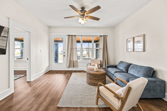 Building Photo - 941 E Raymond St