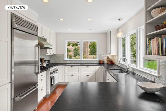 Building Photo - 156 Suffolk St