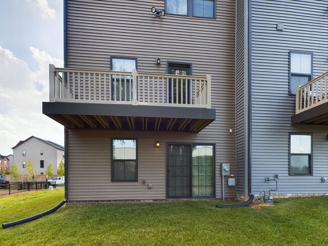 Building Photo - 301 W 20th St