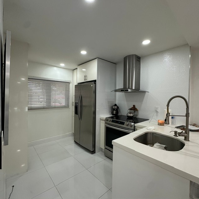 kitchen with washer and dryer - 8875A Fontainebleau Blvd