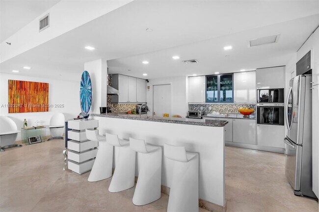 Building Photo - 1643 Brickell Ave