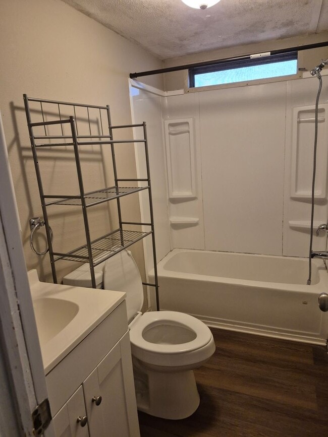 Building Photo - Nice Little Get Away!! Beautiful country setting