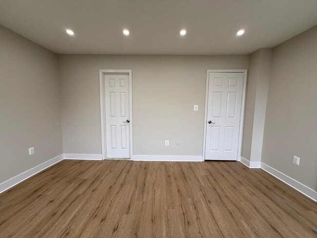 Building Photo - 11 Van Buren Pl