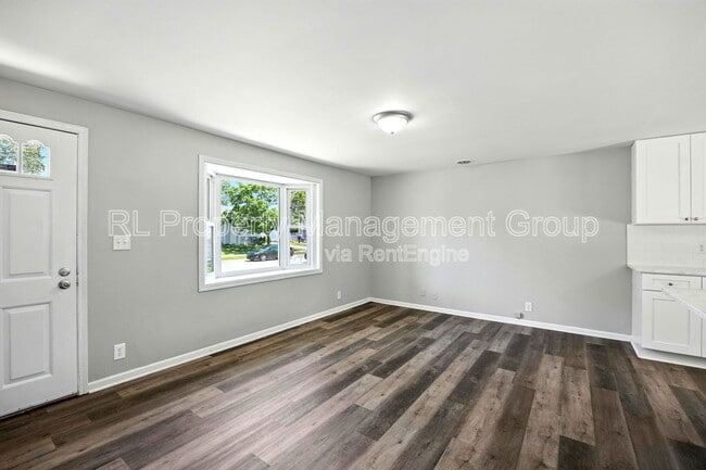 Building Photo - 451 Lincolnshire Rd