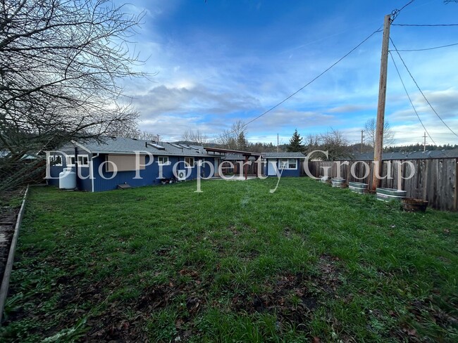 Building Photo - Updated South Eugene Home with Large Yard