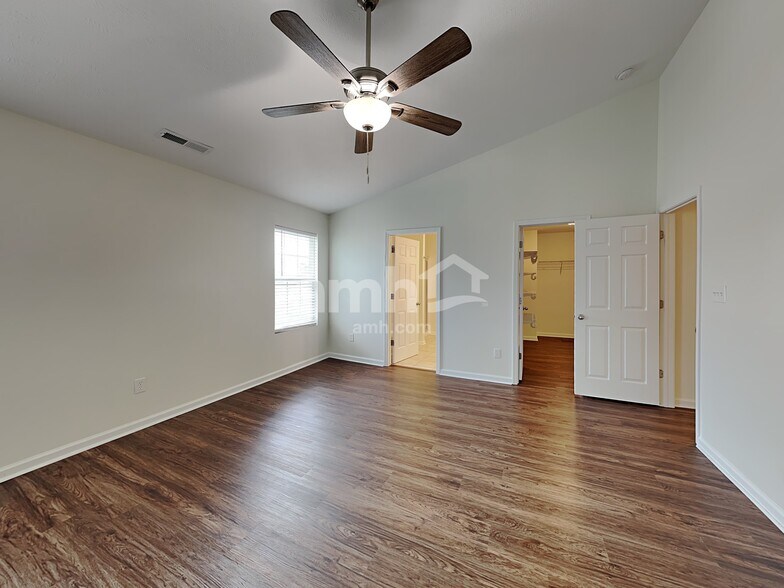 Building Photo - 19327 Fox Chase Dr