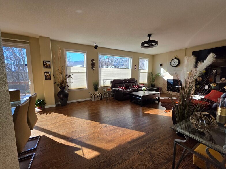 Building Photo - 9536 W Avalon Dr