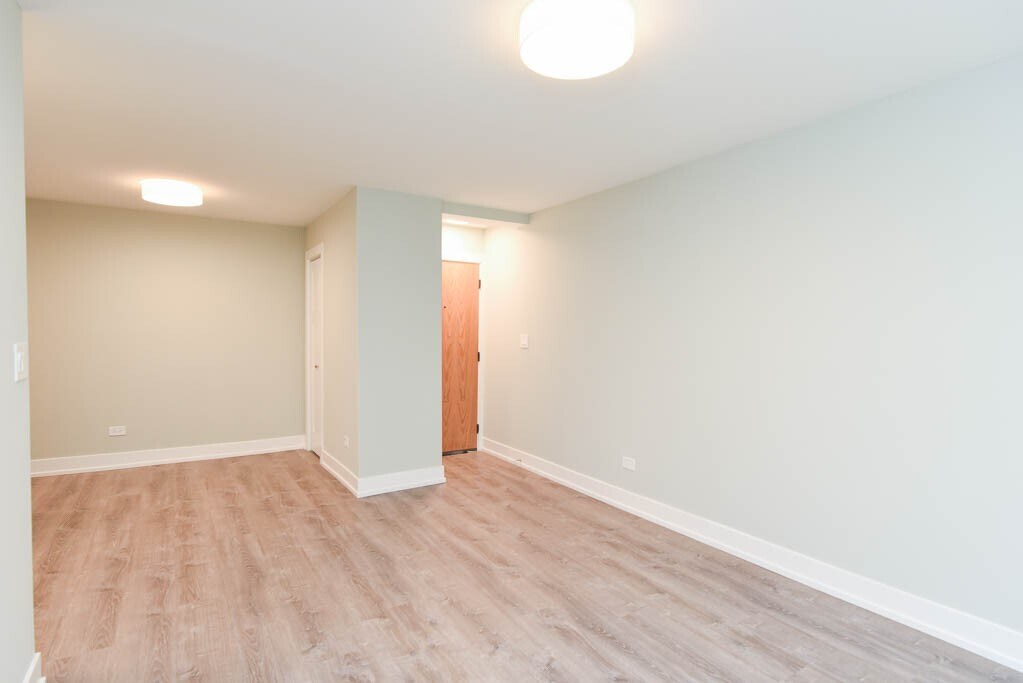 Building Photo - 503 W Barry Ave