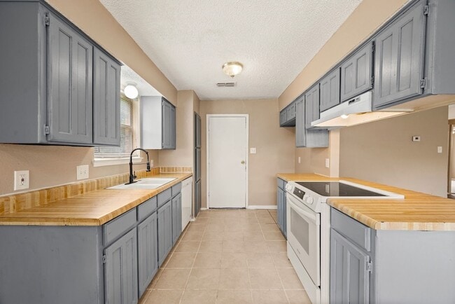 Building Photo - 6333 Scott Ct