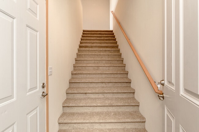Building Photo - Low Maintenance Living 2 Bedroom Condo, Du...