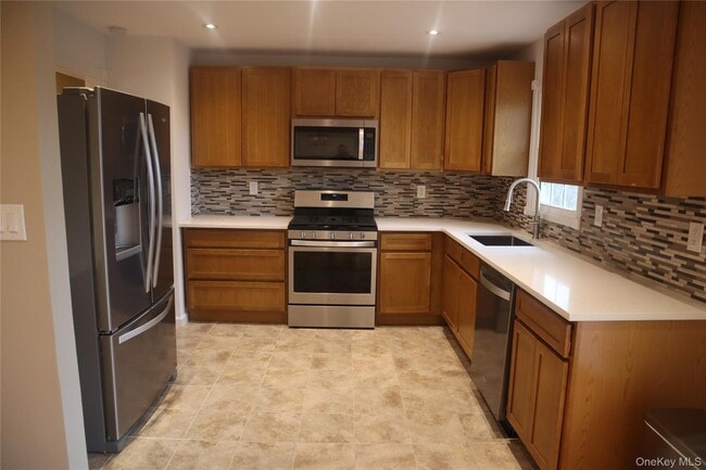 Building Photo - 32 Poplar Dr