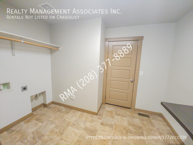 Building Photo - 6810 S Nordean Ave