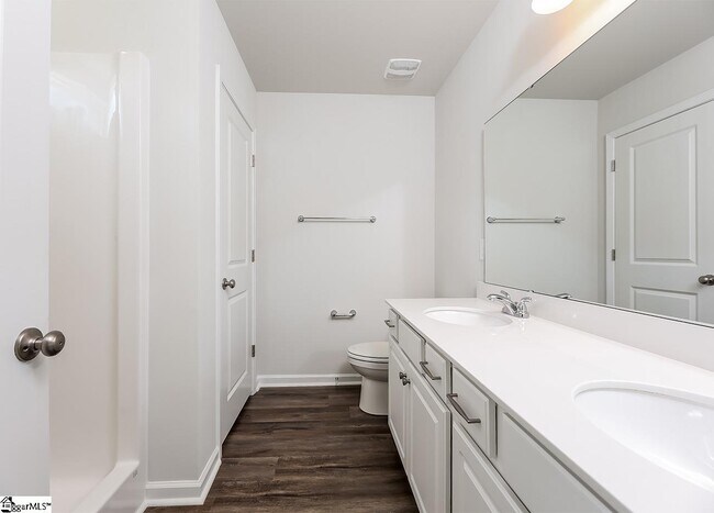 Building Photo - 450 Pollyanna Dr