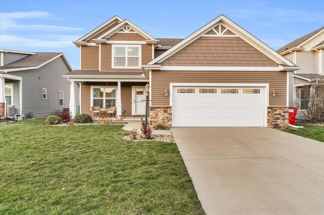 Building Photo - 2 story 4 bedroom 3.5 bath